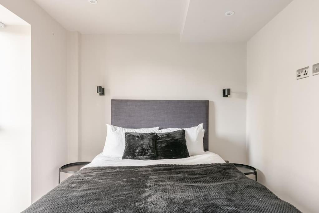 Luxury 2-bedroom Penthouse With Stunning Views And Parking - Centre * Leeds (West Yorkshire)